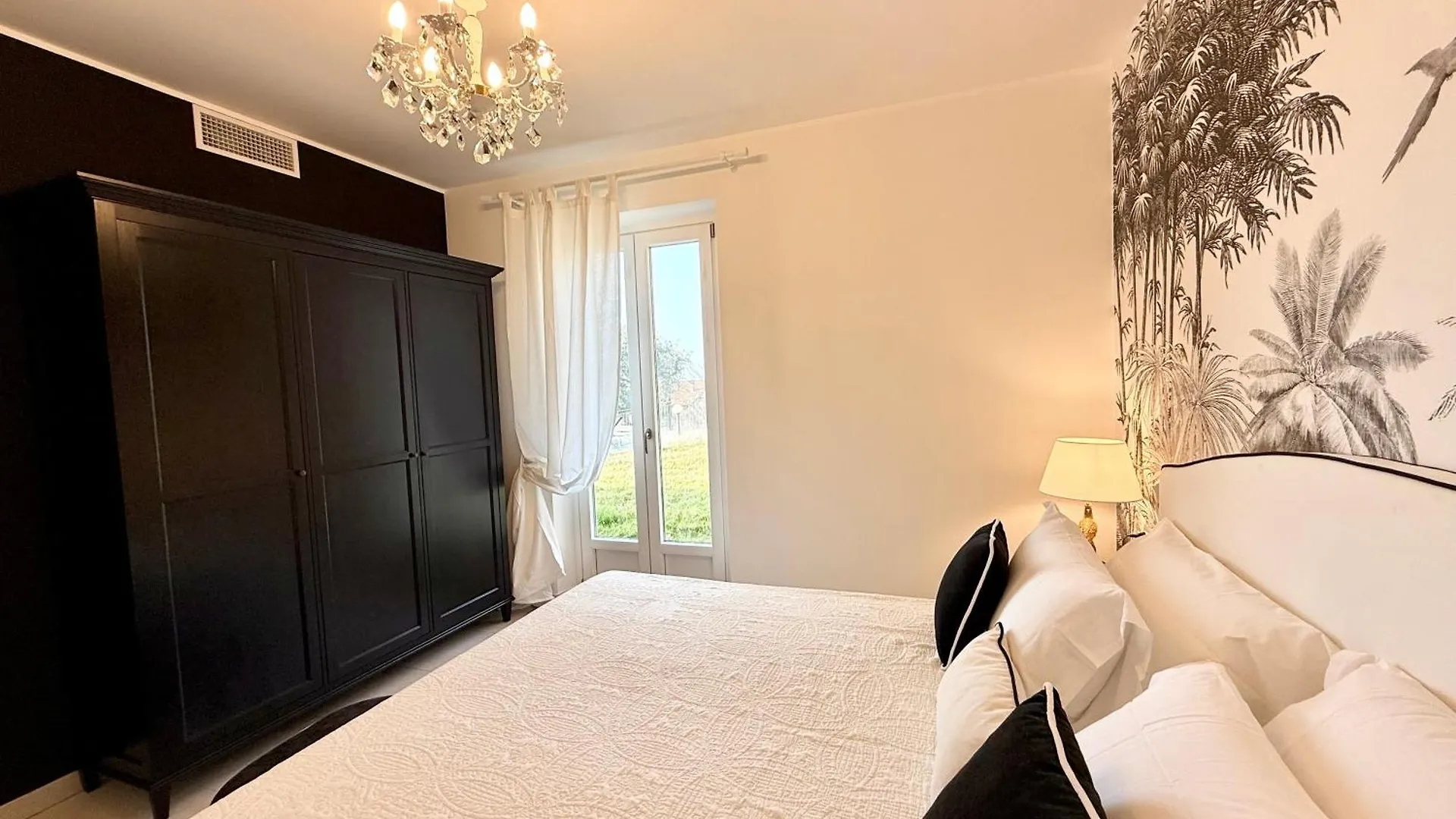 Villa Charme تريميتْسّو 0*,  إيطاليا